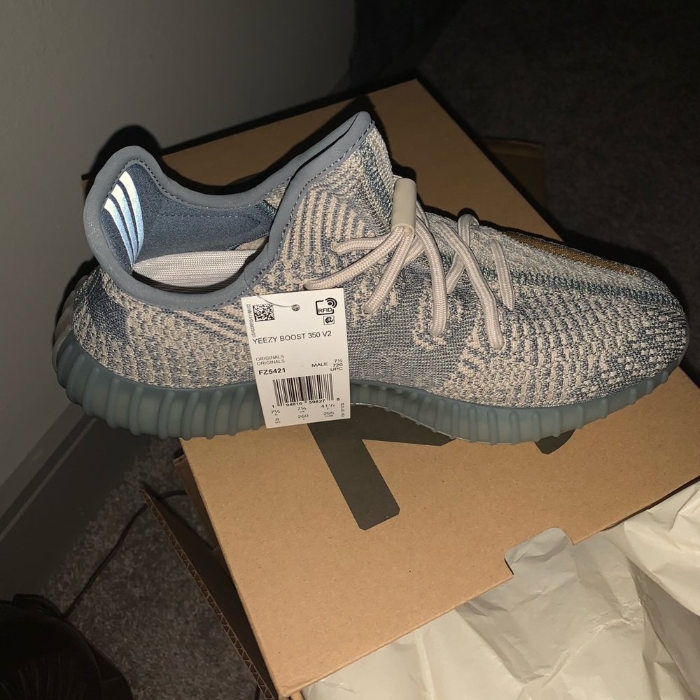 Yeezy - Picture 4 of 9